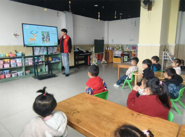 ͯ��̽��Ȼ �����Gɫ��(m��ng)�����Ϸ����ѹ�Ӣ�׃��@�_(k��i)չ���χ�(gu��)�ҹ��@���}���ջ��(d��ng)